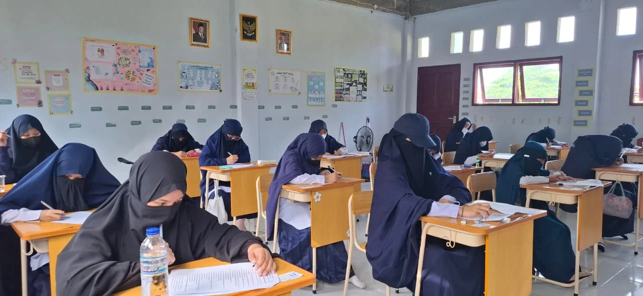 Suasana Kelas Ujian MTS Imam Syafi'i
